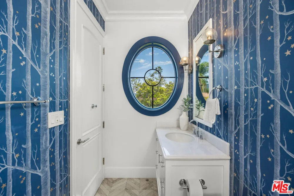 6227 W 5th Street Los Angeles, CA 90048
