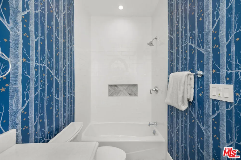 6227 W 5th Street Los Angeles, CA 90048
