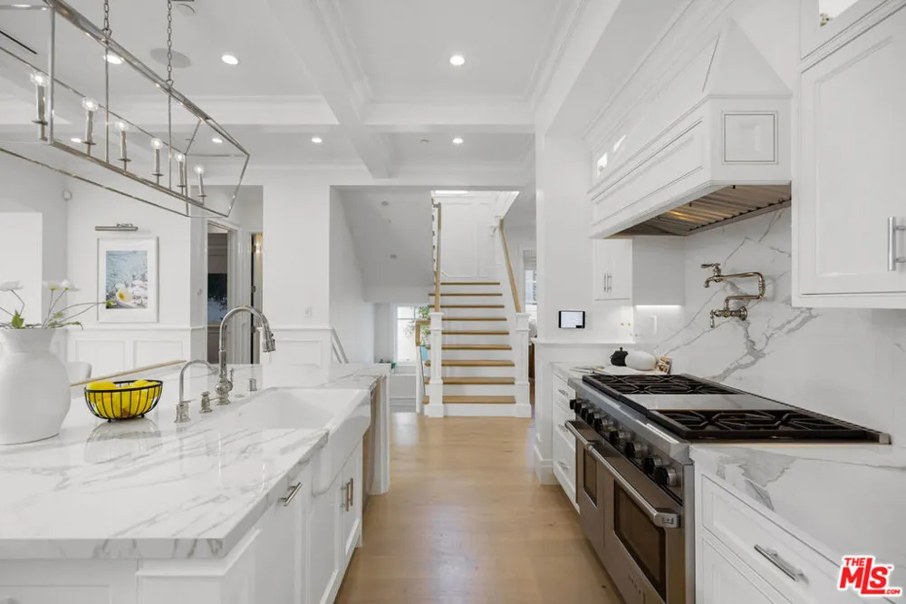 6227 W 5th Street Los Angeles, CA 90048