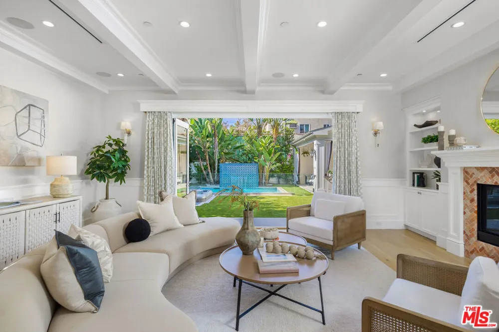 6227 W 5th Street Los Angeles, CA 90048
