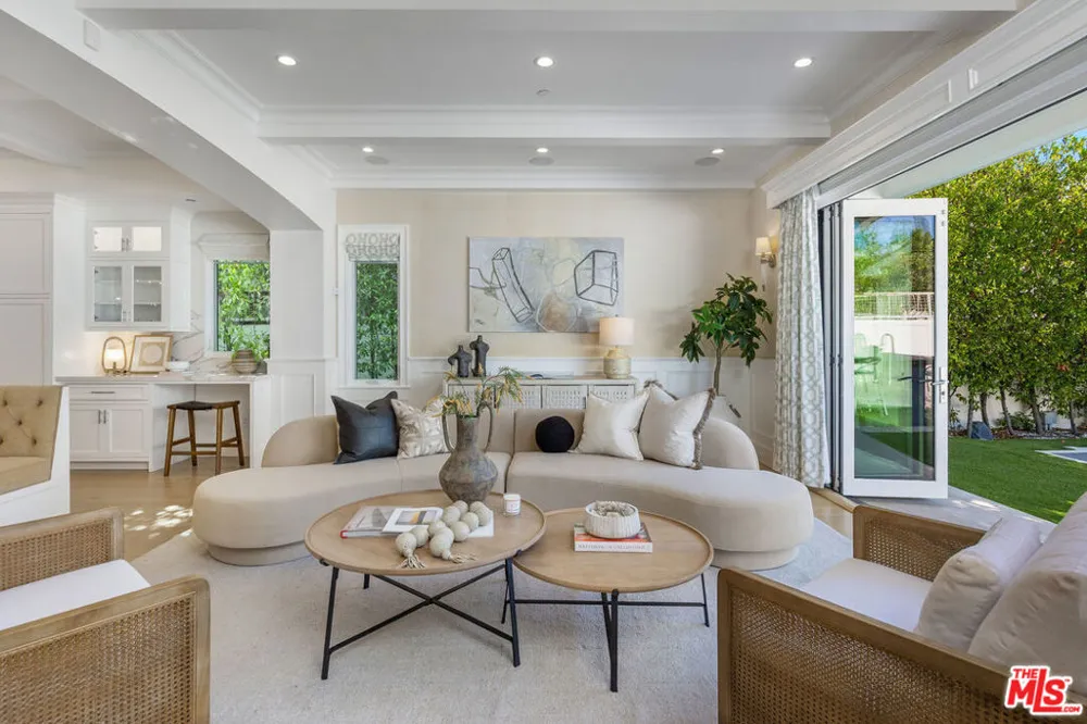 6227 W 5th Street Los Angeles, CA 90048