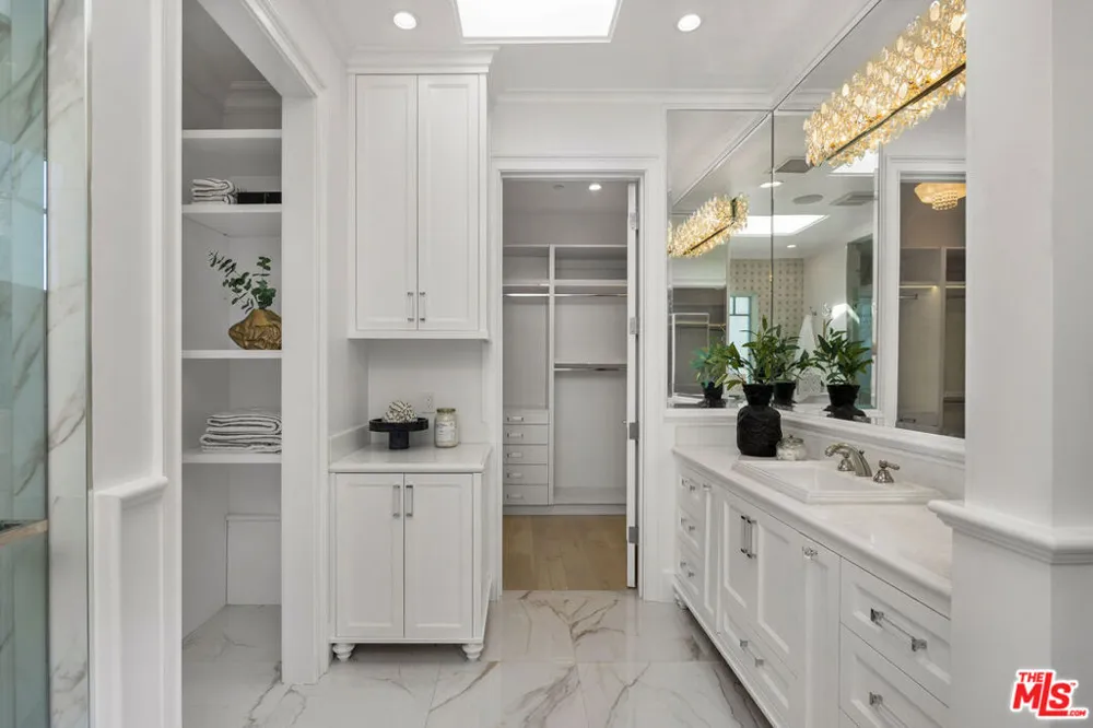 6227 W 5th Street Los Angeles, CA 90048