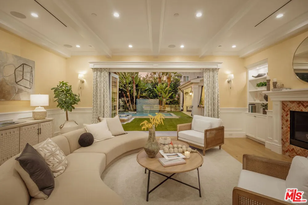 6227 W 5th Street Los Angeles, CA 90048