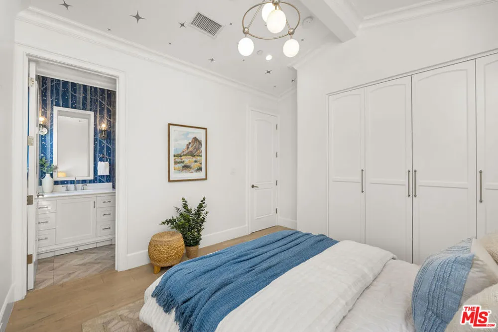 6227 W 5th Street Los Angeles, CA 90048