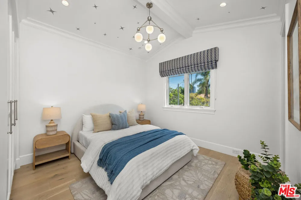 6227 W 5th Street Los Angeles, CA 90048