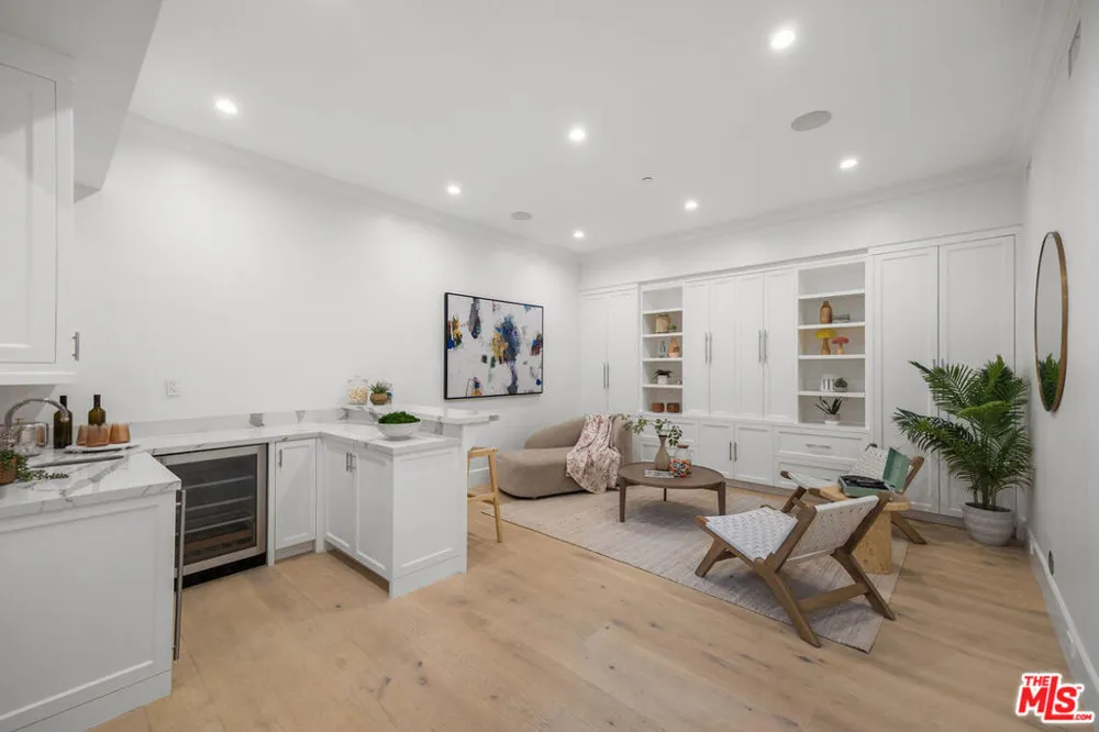 6227 W 5th Street Los Angeles, CA 90048