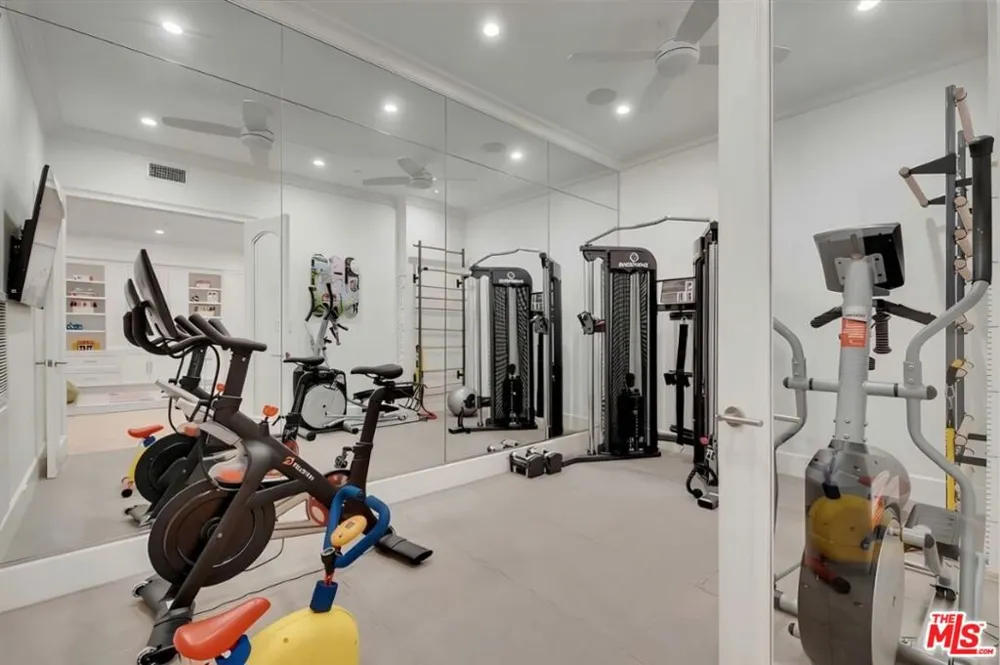 6227 W 5th Street Los Angeles, CA 90048