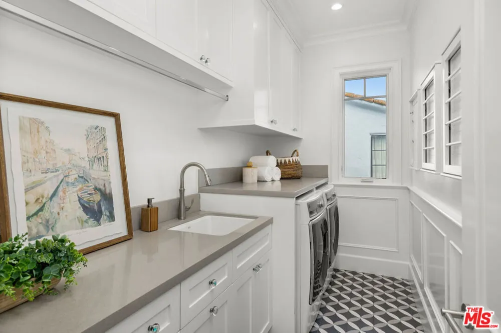 6227 W 5th Street Los Angeles, CA 90048