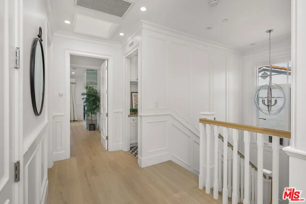 6227 W 5th Street Los Angeles, CA 90048