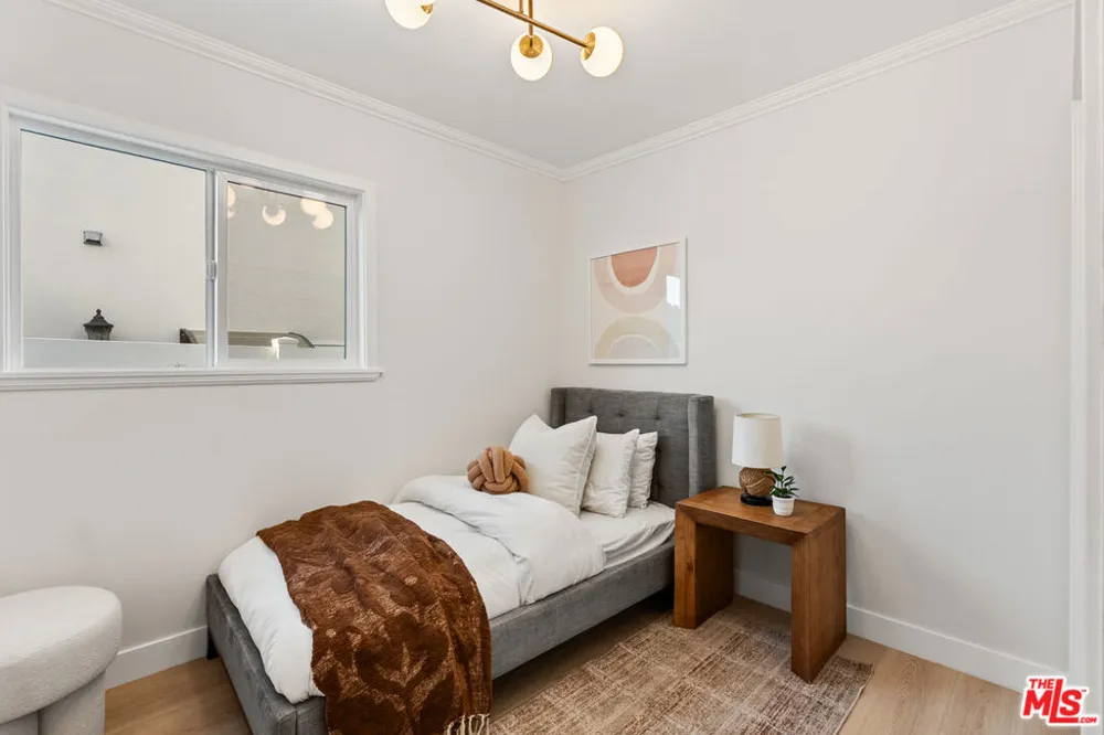 7820 Airlane Avenue Los Angeles, CA 90045