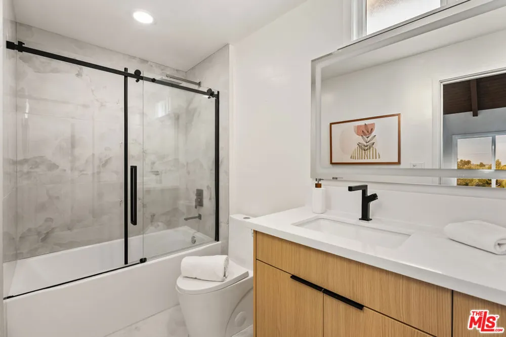 7820 Airlane Avenue Los Angeles, CA 90045