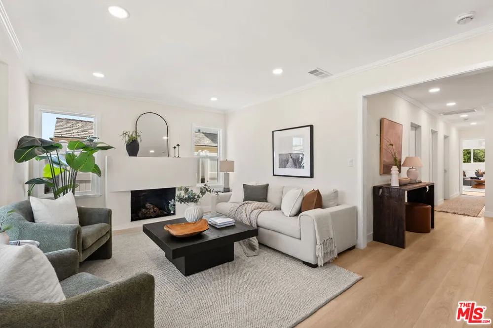 7820 Airlane Avenue Los Angeles, CA 90045