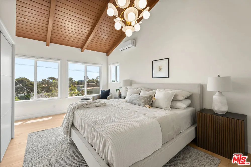 7820 Airlane Avenue Los Angeles, CA 90045