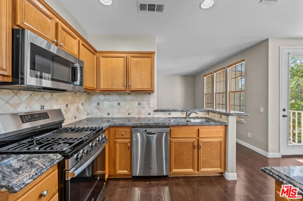 24136 Victoria Lane #23 Valencia, CA 91355