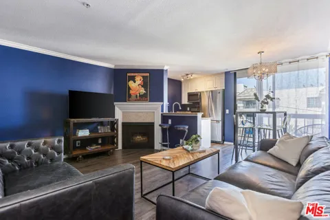 7320 Hawthorn Avenue #215