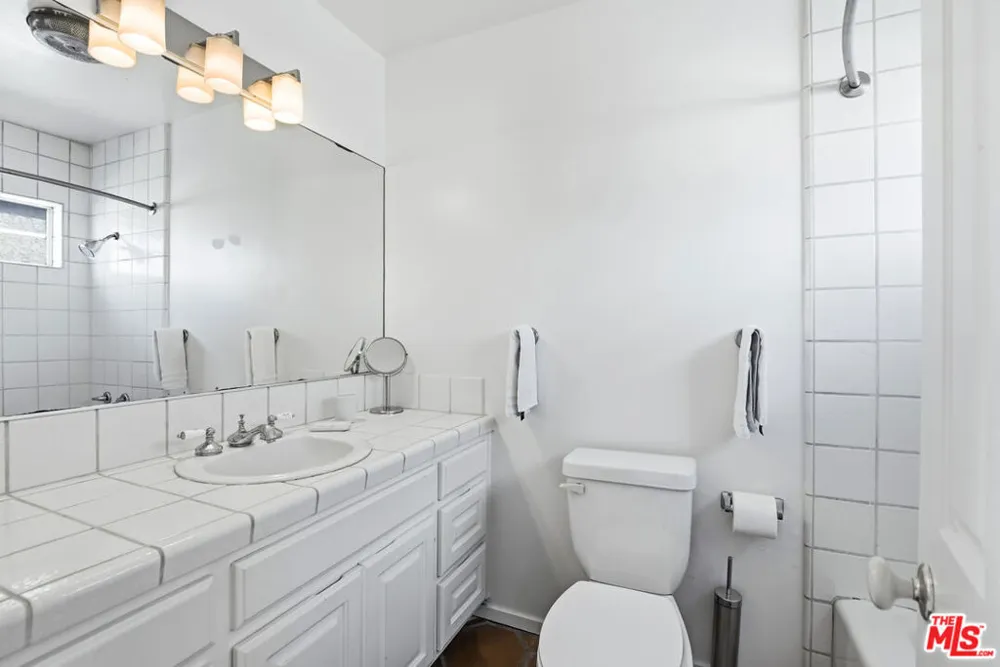 469 Sherman Avenue Venice, CA 90291