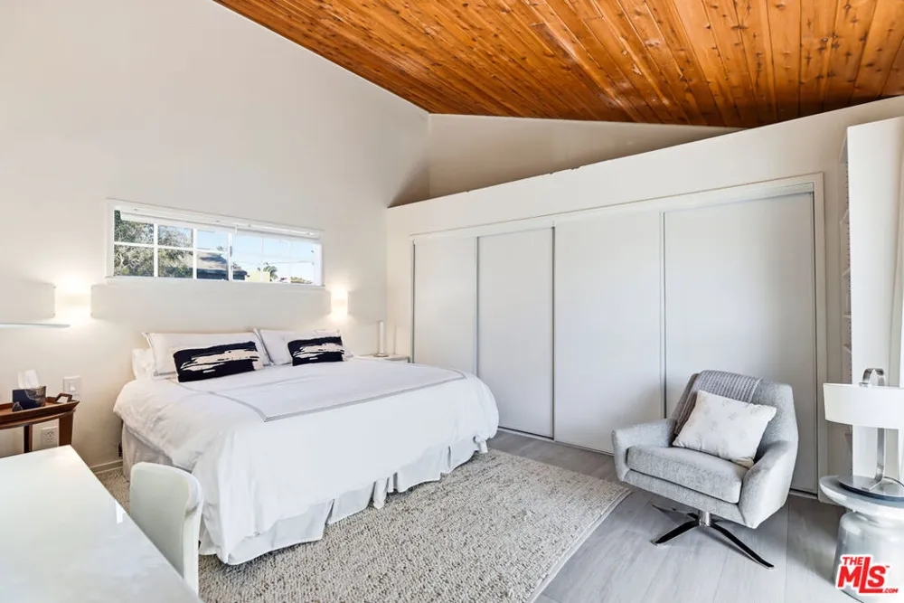 469 Sherman Avenue Venice, CA 90291