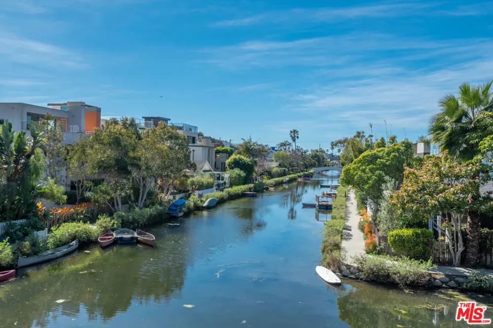469 Sherman Avenue Venice, CA 90291