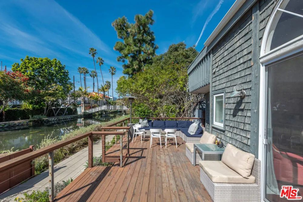 469 Sherman Avenue Venice, CA 90291