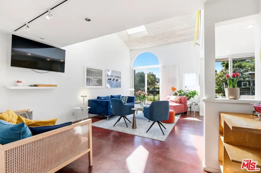 469 Sherman Avenue Venice, CA 90291