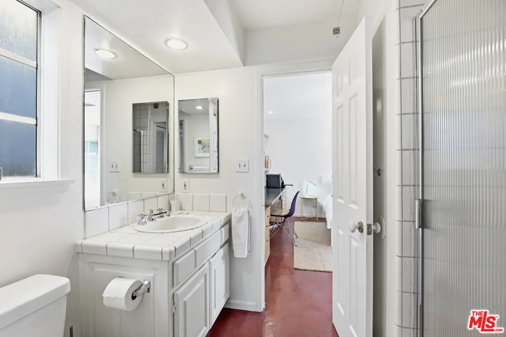 469 Sherman Avenue Venice, CA 90291