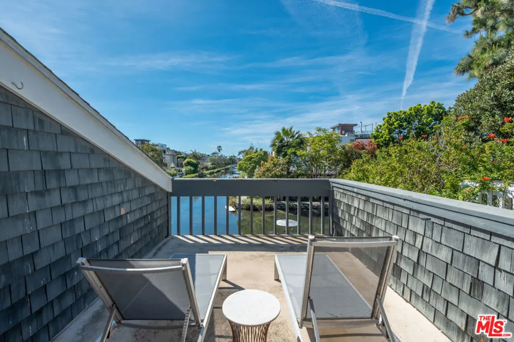 469 Sherman Avenue Venice, CA 90291