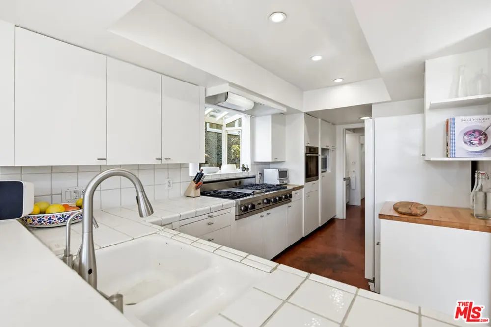 469 Sherman Avenue Venice, CA 90291
