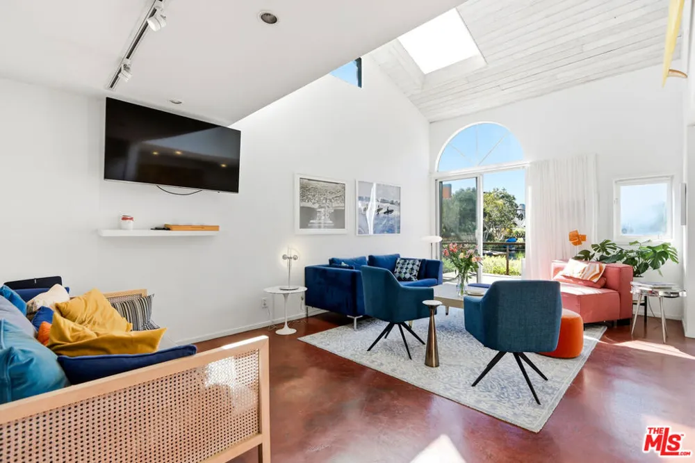 469 Sherman Avenue Venice, CA 90291