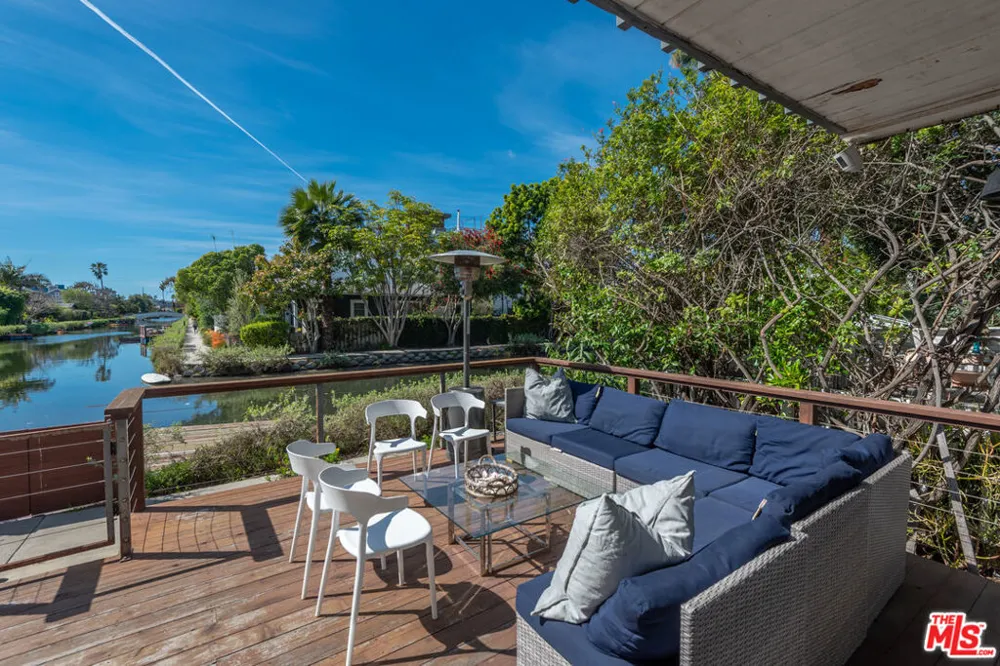 469 Sherman Avenue Venice, CA 90291