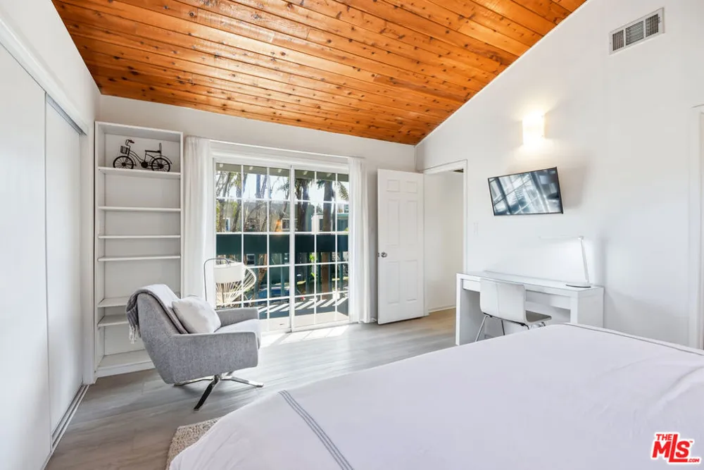 469 Sherman Avenue Venice, CA 90291