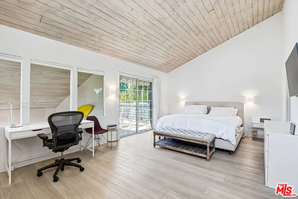 469 Sherman Avenue Venice, CA 90291