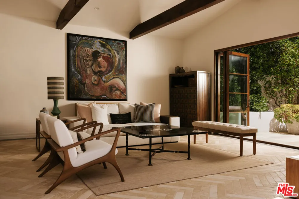 124 Woodburn Drive Los Angeles, CA 90049