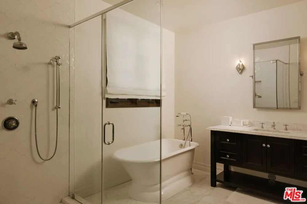 124 Woodburn Drive Los Angeles, CA 90049