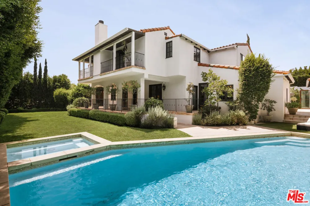 124 Woodburn Drive Los Angeles, CA 90049