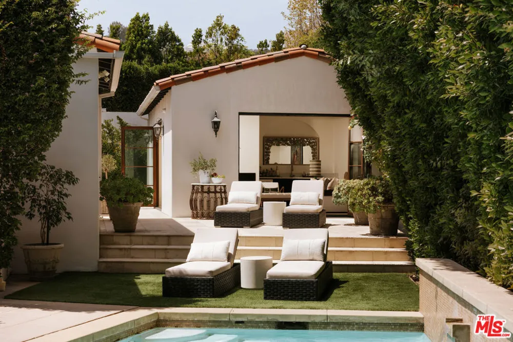 124 Woodburn Drive Los Angeles, CA 90049