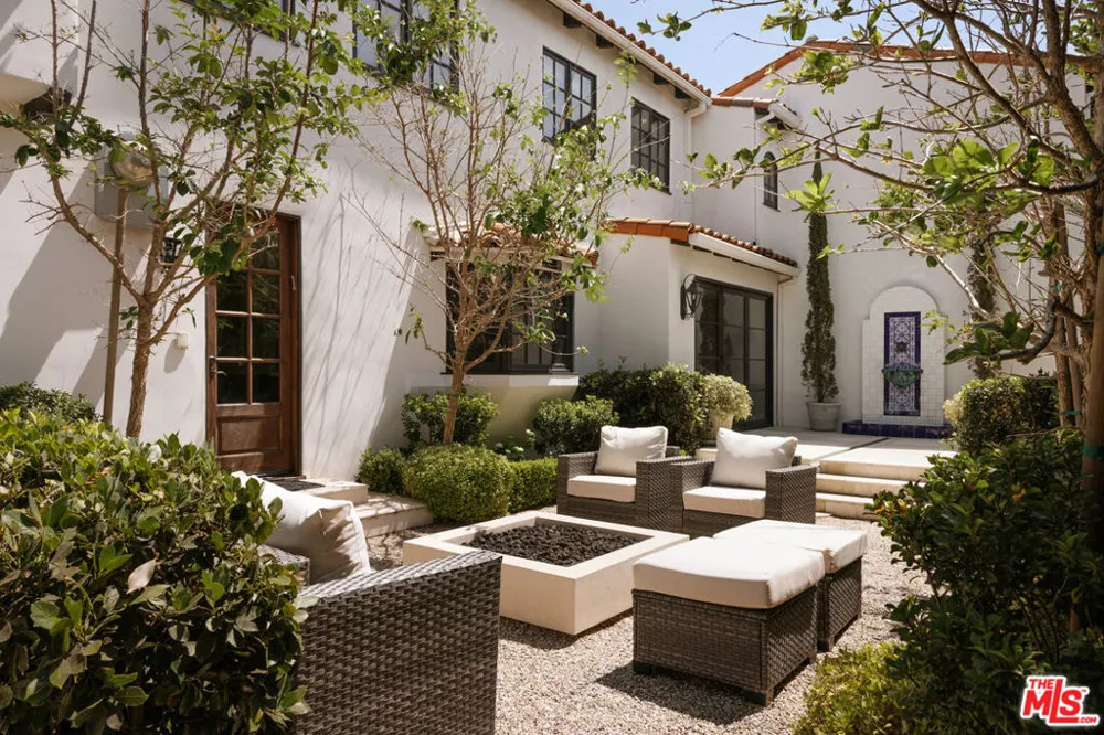 124 Woodburn Drive Los Angeles, CA 90049