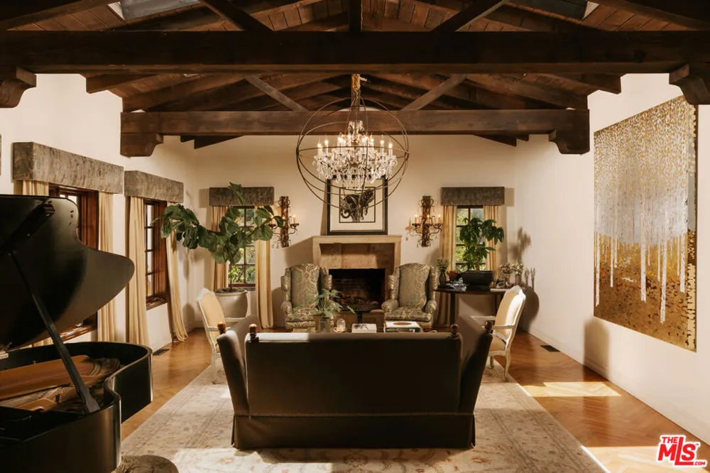 124 Woodburn Drive Los Angeles, CA 90049