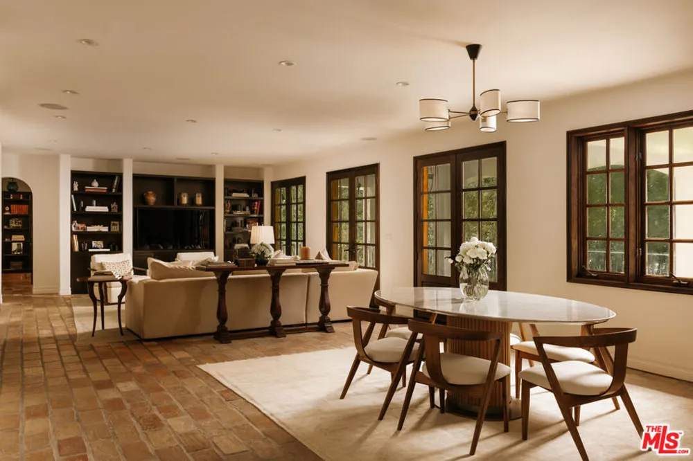 124 Woodburn Drive Los Angeles, CA 90049