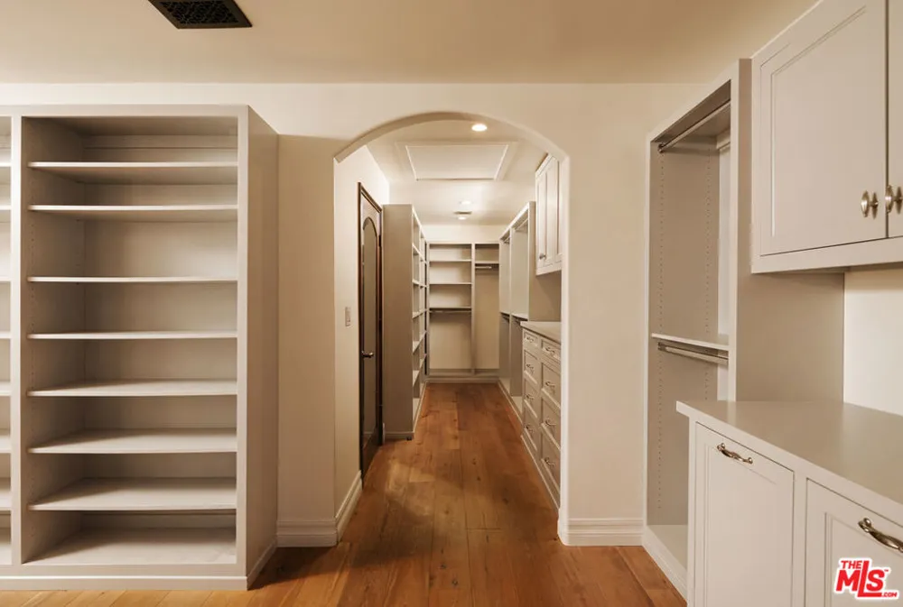 124 Woodburn Drive Los Angeles, CA 90049