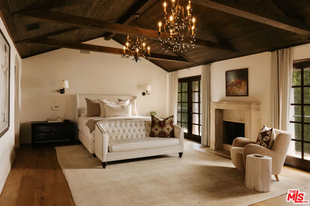 124 Woodburn Drive Los Angeles, CA 90049