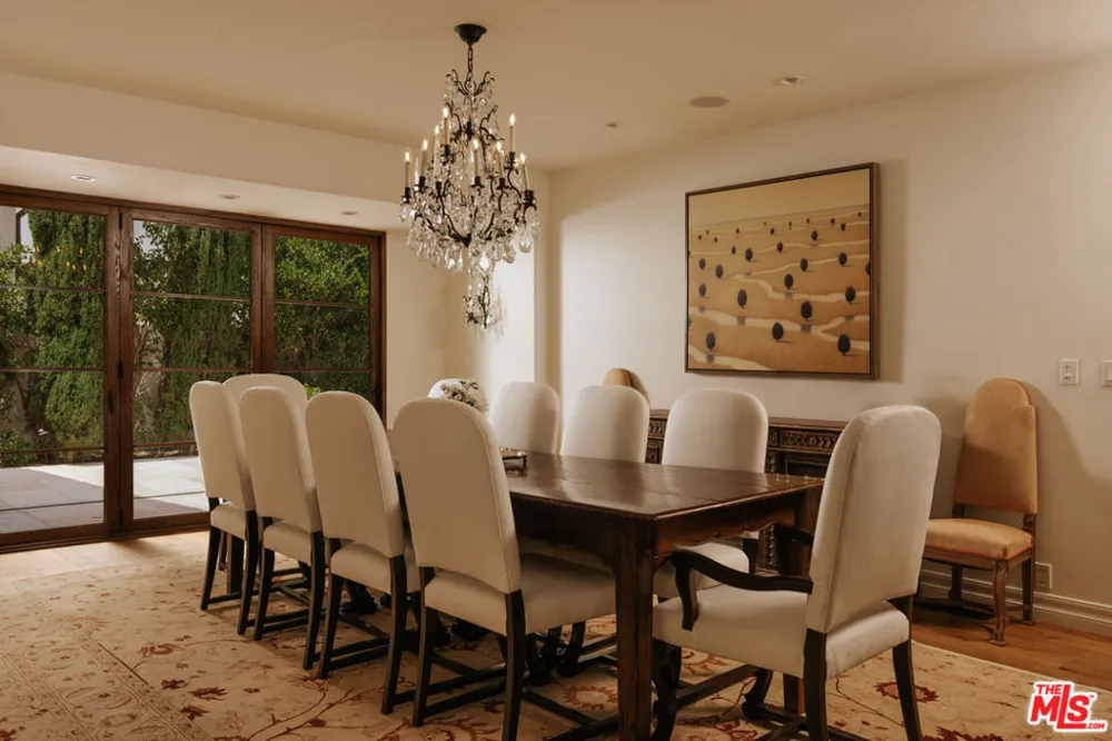 124 Woodburn Drive Los Angeles, CA 90049