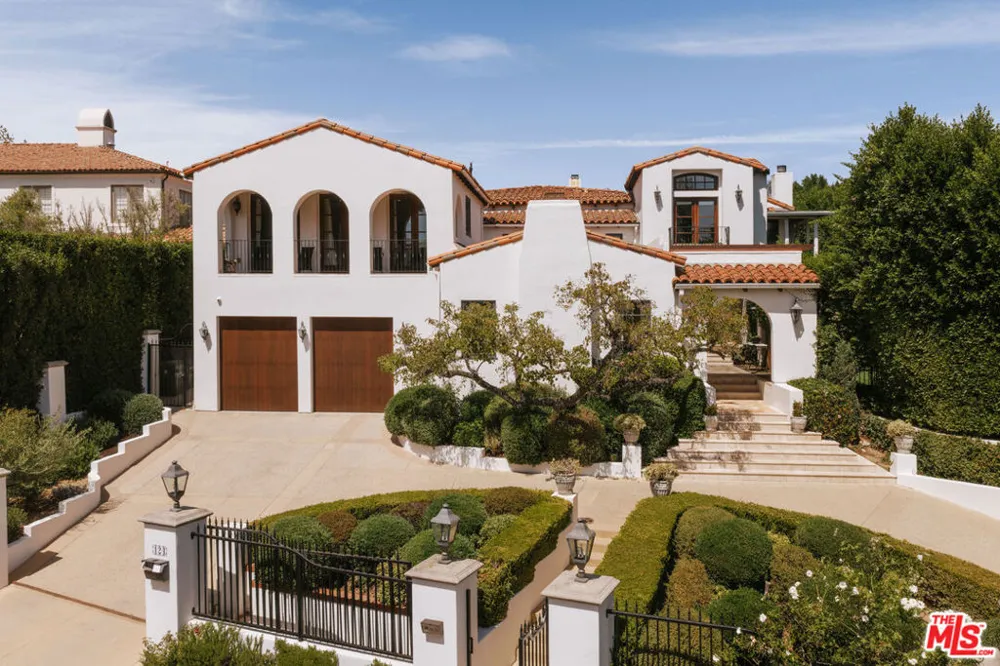 124 Woodburn Drive Los Angeles, CA 90049