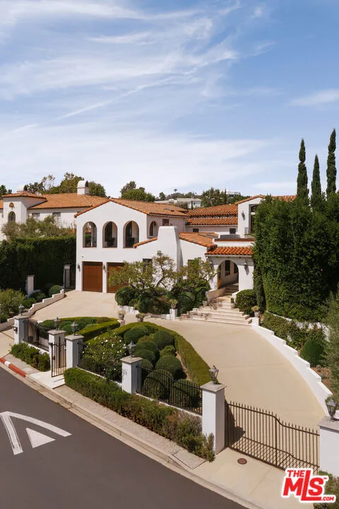 124 Woodburn Drive Los Angeles, CA 90049
