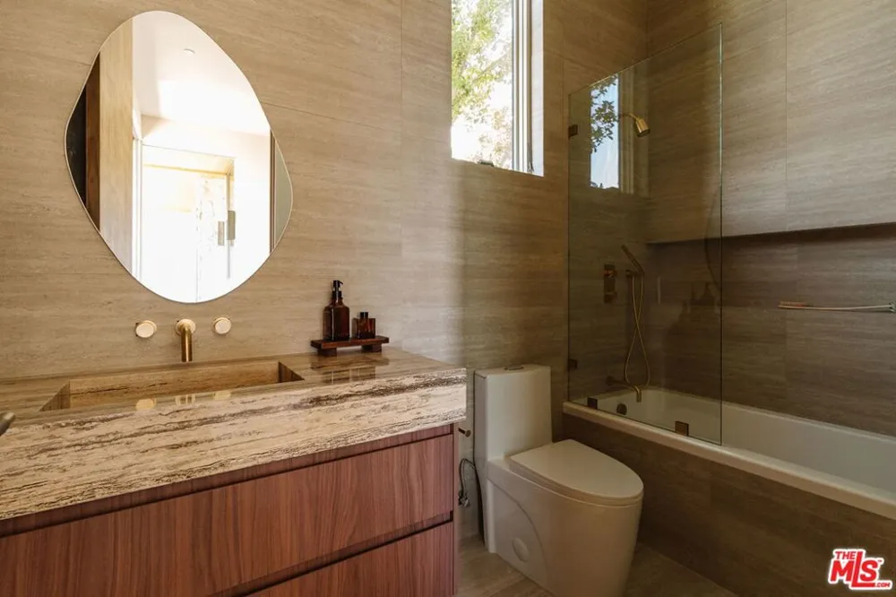 800 La Jolla Avenue Los Angeles, CA 90046