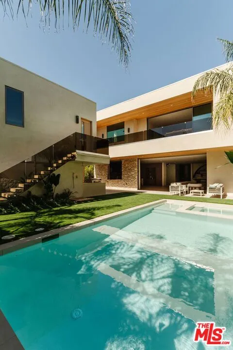 800 La Jolla Avenue Los Angeles, CA 90046