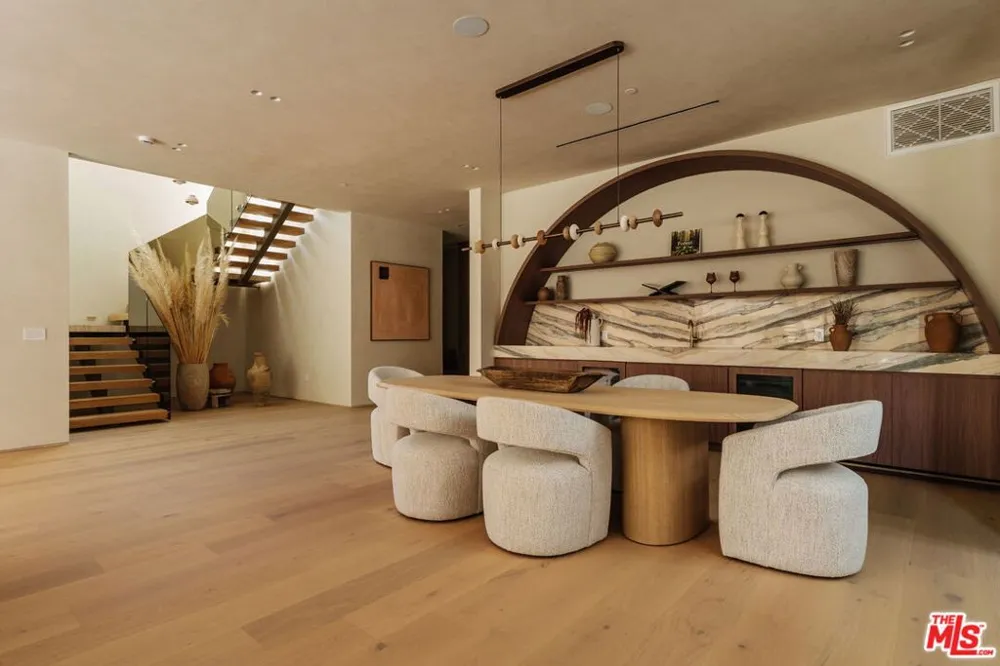800 La Jolla Avenue Los Angeles, CA 90046