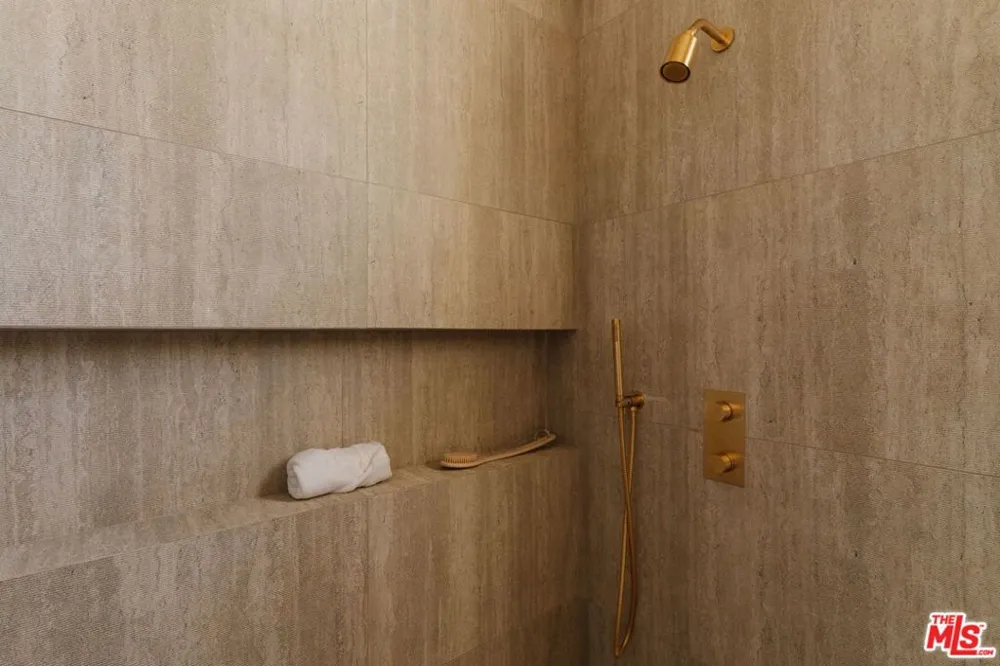 800 La Jolla Avenue Los Angeles, CA 90046
