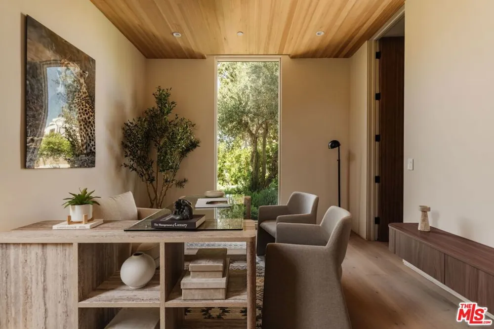 800 La Jolla Avenue Los Angeles, CA 90046