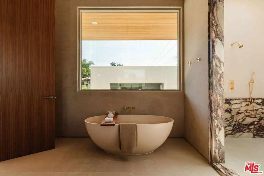 800 La Jolla Avenue Los Angeles, CA 90046