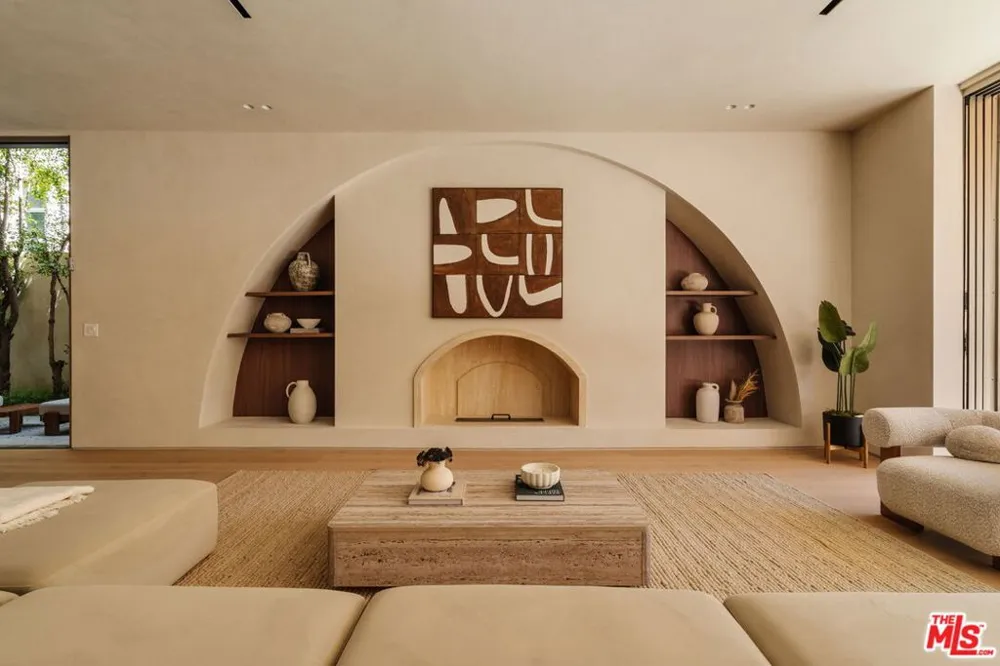 800 La Jolla Avenue Los Angeles, CA 90046